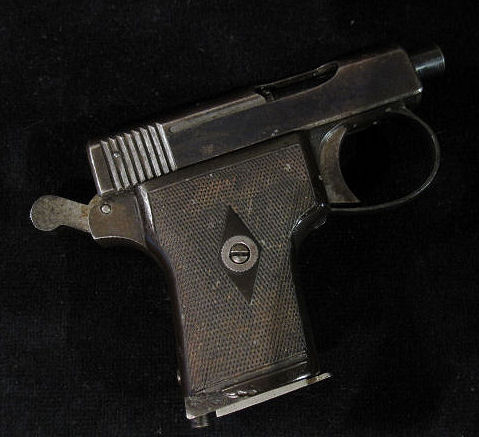 Webley & Scott Baby .25ACP 1907 Model semi-auto pistol. Ref.01